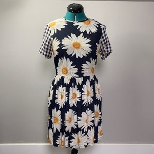 ASOS 90’s daisy floral short sleeve dress